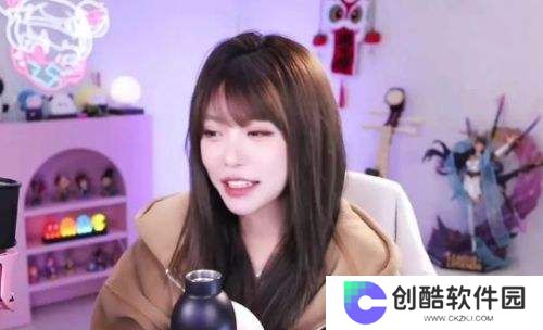周淑怡成人自考拿下大专文凭，直言以后是大专生了，网友：我不信