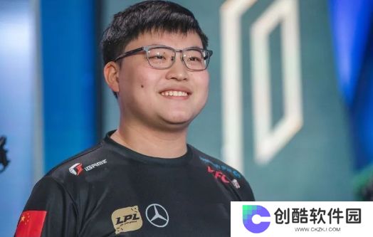 Uzi深夜哭穷要停播，身价过亿住汤臣一品，网友：我都不配心疼他