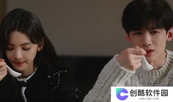 《难哄》后续剧情：温以凡顺利产女，向朗抱着不撒手，桑延脸都气绿了