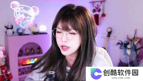 周淑怡直播找人玩游戏，想了半天只有骆歆一个，网友：人际圈这么小吗