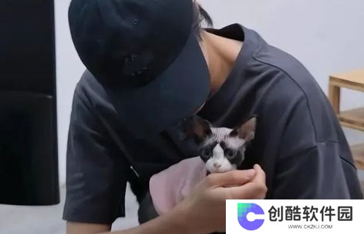 演员成果公司发道歉声明，目前已接管其微博，因控诉好友恋情引热议